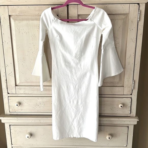 Lulus Dresses & Skirts - 🌸🩵GORGEOUS!!! WHITE~ OFF OR ON THE SHOULDERS…LULUS DRESS SIZE MEDIUM